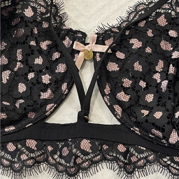 Cacique Balconette Bra 42DD Underwire Black Lace Pink Hearts Sexy Support
NWT - Picture 3 of 9